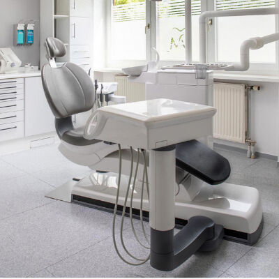 Zahnarztpraxis-Schriesheim-Behandlungszimmer-Zahnarztstuhl-klein